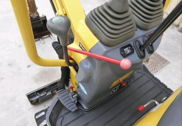 Mini-pelle YANMAR SV08-1AS