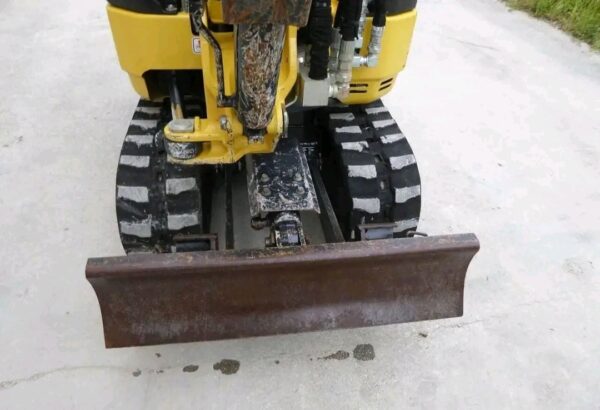 Mini-pelle YANMAR SV08-1AS