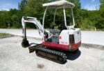 Mini-pelle TAKEUCHI TB016