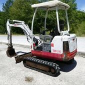 Mini-pelle TAKEUCHI TB016