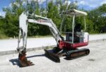 Mini-pelle TAKEUCHI TB016