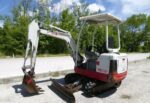 Mini-pelle TAKEUCHI TB016